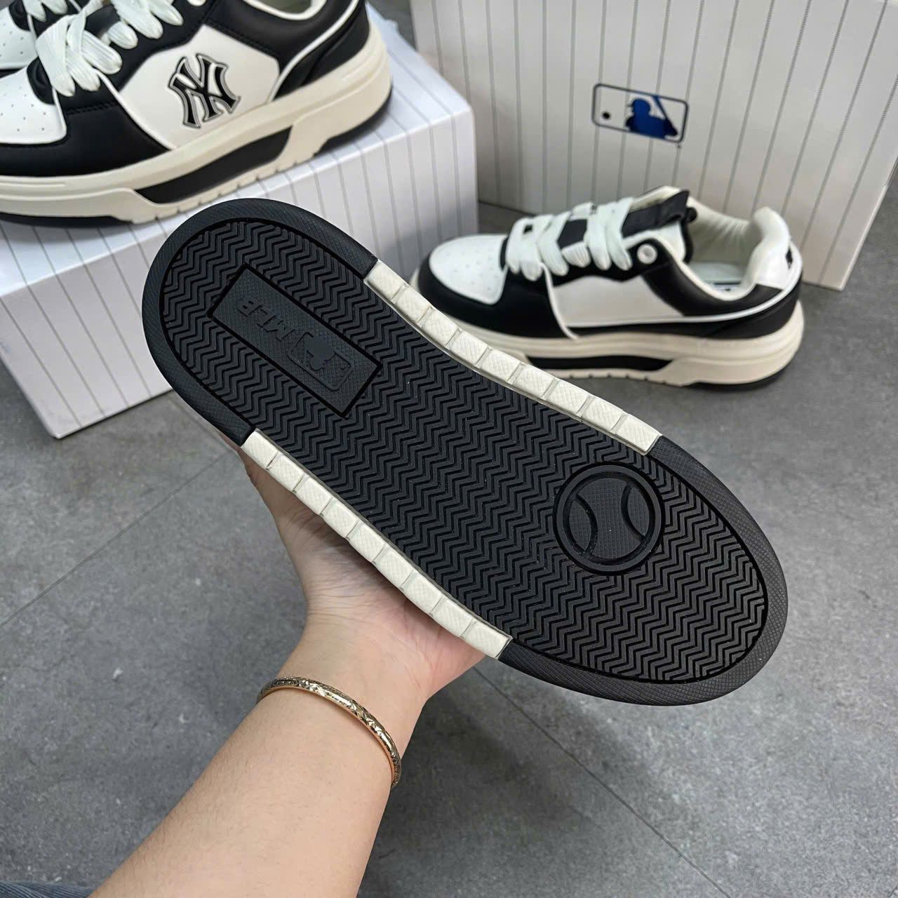 ◆MLB◆Chunky Liner Mid Saffiano 送料税込 男女共用 23~28cm 613 - MLB CHUNKY LINER SL SAFFIANO NEW YORK YANKEES BLACK
