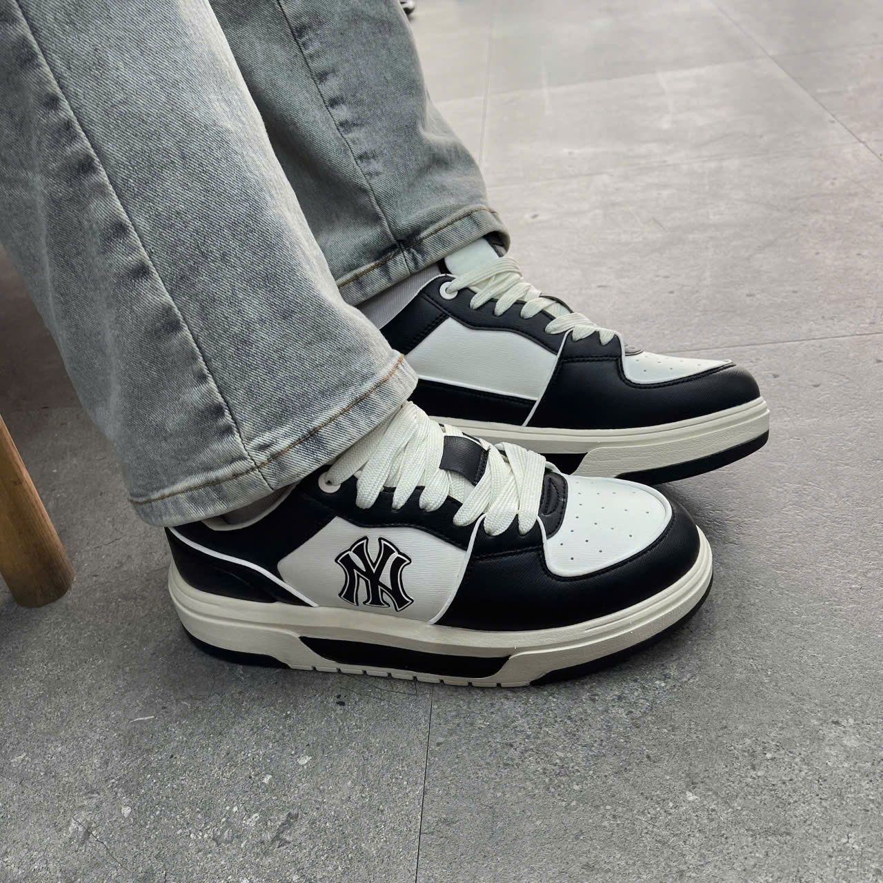 ◆MLB◆Chunky Liner Mid Saffiano 送料税込 男女共用 23~28cm 613 - MLB CHUNKY LINER SL SAFFIANO NEW YORK YANKEES BLACK