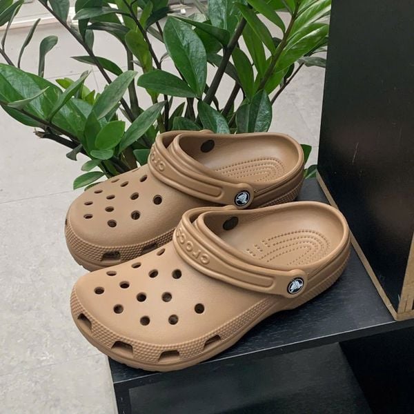 790 - Dép Sandal Clog Unisex Crocs Classic - Latte