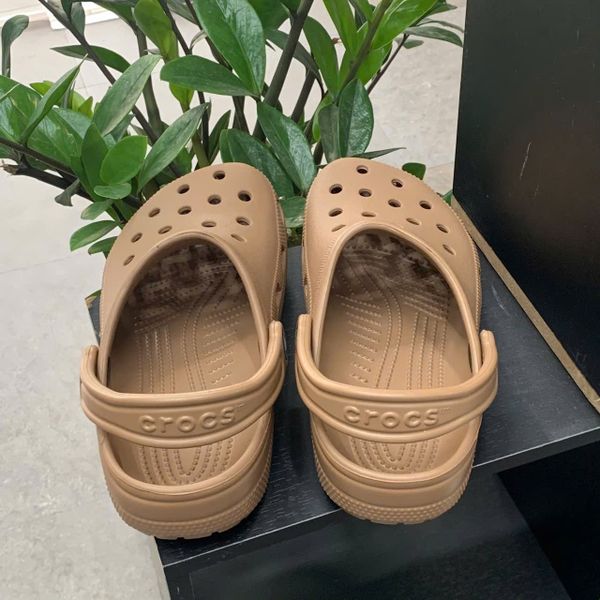 790 - Dép Sandal Clog Unisex Crocs Classic - Latte