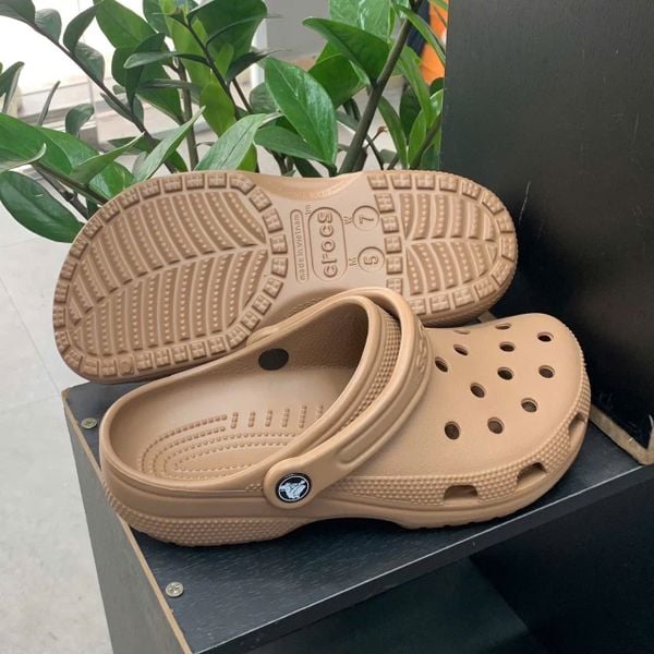 790 - Dép Sandal Clog Unisex Crocs Classic - Latte