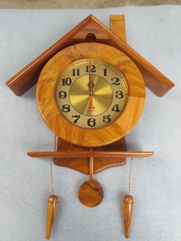 Đồng hồ gỗ hình ngôi nhà