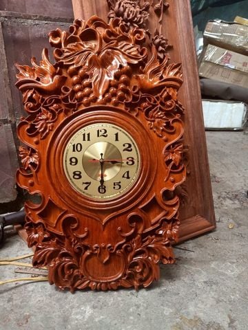 Đồng hồ gỗ hoa văn