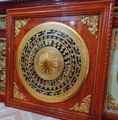 Tranh Trống Đồng Khung Gỗ Hương Mặt Dát Vàng 18K Vẽ Nền Đen Kích Thước 90*90 Cm