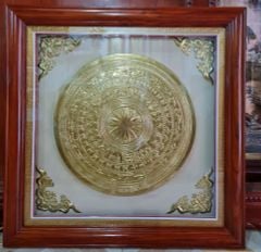 Tranh Trống Đồng Khung Gỗ Sồi Mặt Gò Có Kính Kích Thước 90*90 Cm