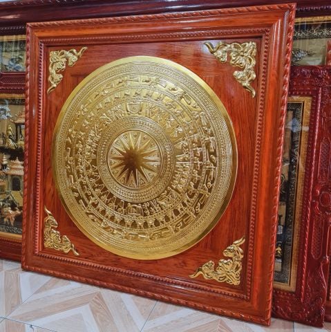 Tranh Trống Đồng Khung Gỗ Hương Mặt Dát Vàng 18K Kích Thước 107*107 Cm