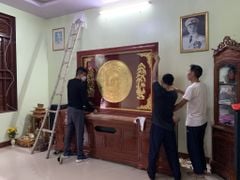 Tranh Trống Đồng Nền Đỏ Khung Gỗ Sồi Mặt Dát Vàng 18K Kích Thước 175*125 Cm