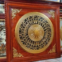 Tranh Trống Đồng Khung Gỗ Hương Mặt Dát Vàng 18K Vẽ Nền Đen Kích Thước 90*90 Cm