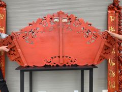 Cuốn Thư Câu Đối Gỗ Hương Đỏ Chữ Việt Đức Lưu Quang Kích Thước 1m97