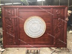 Tranh Trống Gỗ Lý Ngư Vọng Nguyệt Dát Vàng 18K Kích Thước 200*130 Cm