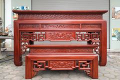 Bàn Thờ - Án Gian Đứng Gỗ Gụ Đục Chiện Hoa Sen Kích Thước N197*S107*C117