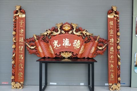 Cuốn Thư Câu Đối Gỗ Hương Đỏ Đục Rồng Kích Thước Cuốn Thư 197*87*4 - Câu Đối 197*28*4 Dát Vàng Nhiều