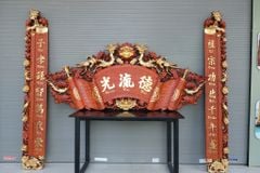 Cuốn Thư Câu Đối Gỗ Hương Đỏ Đục Rồng Kích Thước Cuốn Thư 197*87*4 - Câu Đối 197*28*4 Dát Vàng Nhiều