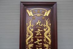 Cửu Huyền Thất Tổ Chữ Hán Gỗ Kích Thước 108*108 Cm Gỗ Hương Đỏ- Màu Giả Cổ