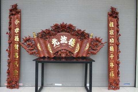 Cuốn Thư Câu Đối Gỗ Đục Long Phượng Kích Thước Cuốn Thư 197*87*4 - Câu Đối 197*28*4 Hương Đá