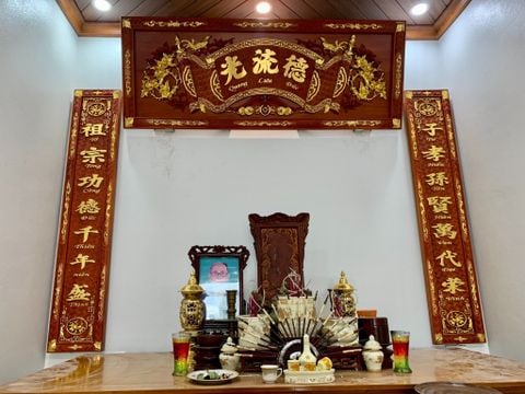 Hoành Phi Câu Đối Gỗ Quang Lưu Đức Dát Vàng Kích Thước Hoành Phi 175*67*4 - Câu Đối 175*28*4 Gỗ Hương Đỏ