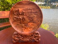 Đĩa Gỗ chữ Cha Mẹ dk 35cm
