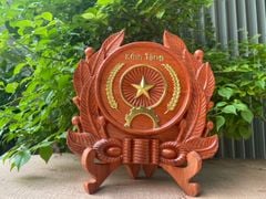 Huy hiệu quân đội bằng gỗ kích thước cao 25cm, ngang 24cm