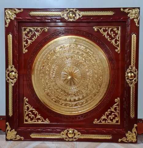Tranh Trống Đồng Khung Gỗ Sồi Mặt Dát Vàng 18K Kích Thước 100*100 Cm