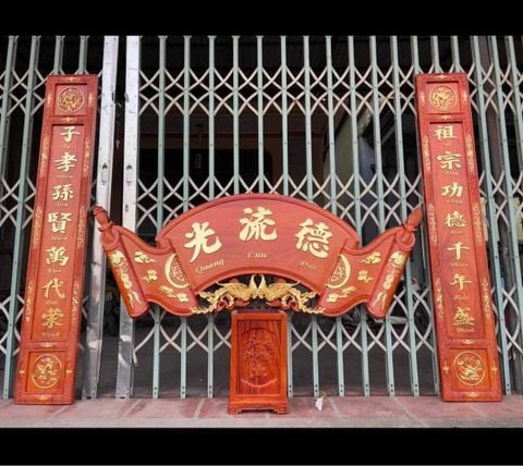 Cuốn Thư Câu Đối Liền Khối Đức Lưu Quang Dát Vàng Kích Thước Cuốn Thư 175*67*6 - Câu Đối 175*28*4 Gỗ Hương Đỏ Mẫu Phượng