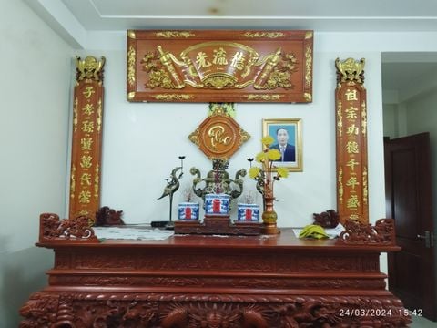 Hoành Phi Câu Đối Gỗ Nguyên Khối Dát Vàng Nền Trơn Kích Thước Hoành Phi 155*61*5 - Câu Đối 155*28*4 Gỗ Hương Đỏ