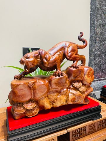 Tượng Linh Vật - Báo Gỗ Cẩm Ngang 39cm gỗ cẩm