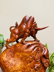 Tượng Linh Vật - Bò Tót cao 60cm gỗ cẩm