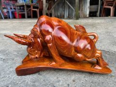 Tượng Linh Vật - Bò Tót Gỗ Hương Đỏ Ngang 47cm