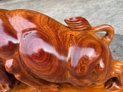 Tượng Linh Vật - Bò Tót Gỗ Hương Đỏ Ngang 47cm