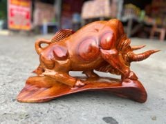Tượng Linh Vật - Bò Tót Gỗ Hương Đỏ Ngang 47cm