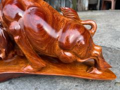 Tượng Linh Vật - Bò Tót Gỗ Hương Đỏ Ngang 47cm