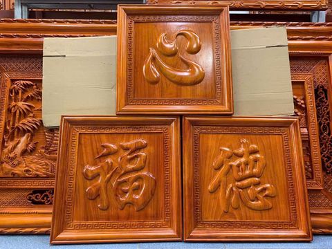 Tranh Chữ -Gỗ Hương Đỏ- Kích Thước 61x61 khung 4 ván 2.5