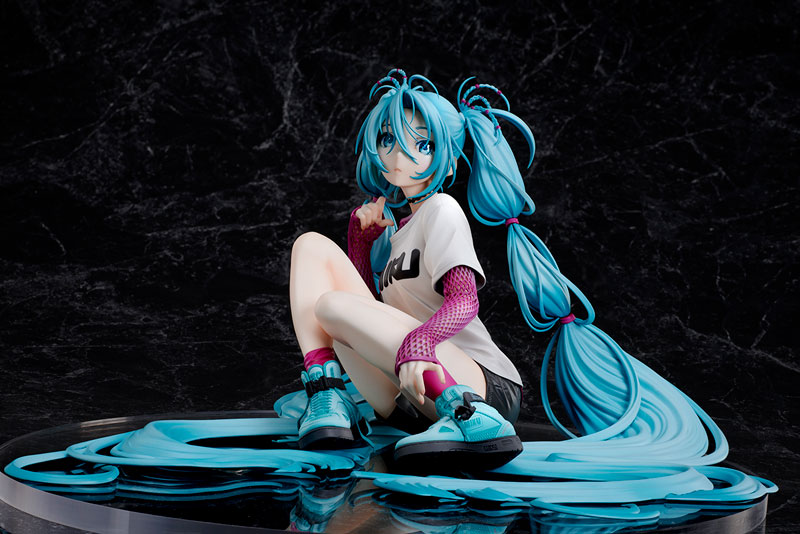 Hatsune Miku x Mai Yoneyama The Latest Street Style 