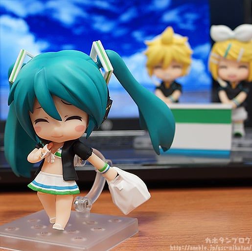 Nendoroid 339b Hatsune Miku Swimsuit Ver. FamilyMart Color