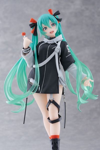 Taito Figura Hatsune Miku – Moda Punk Ver. – Collezionabile Ufficiale Con Base, Regalo Per Fan Anime