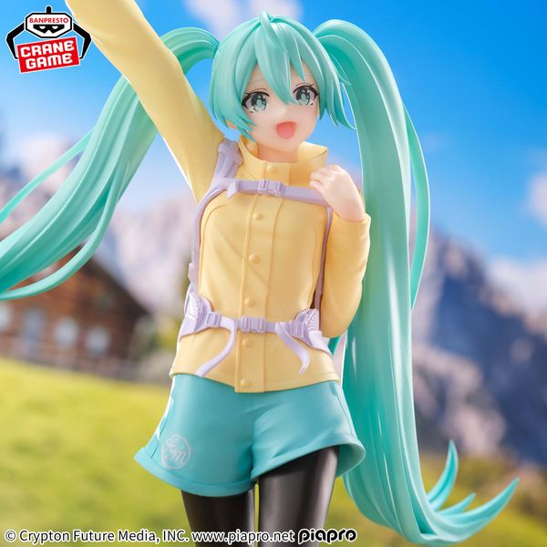 Hatsune Miku Mountain Climbing Holiday Memories | Bandai Spirits Figure