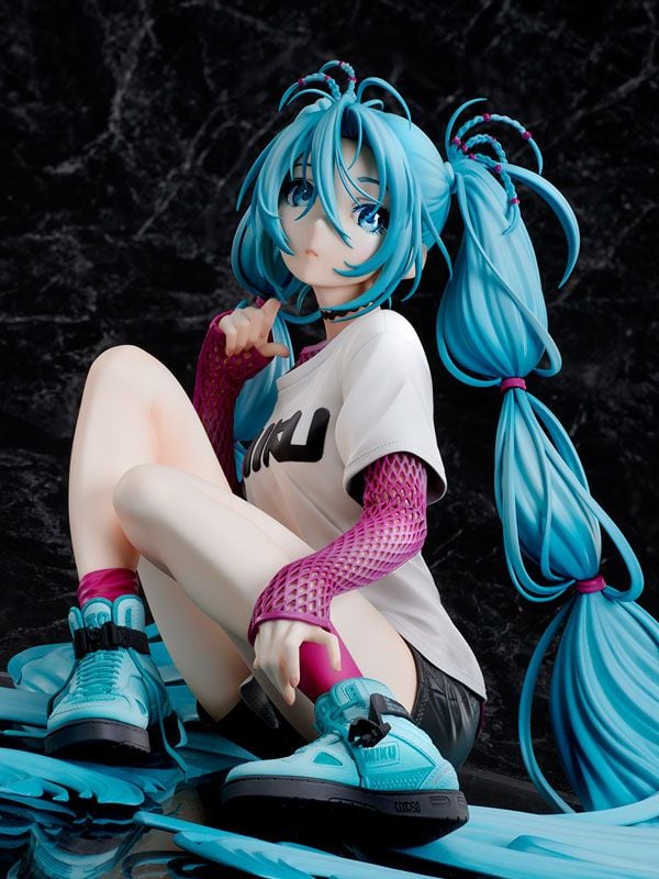 Hatsune Miku x Mai Yoneyama The Latest Street Style 