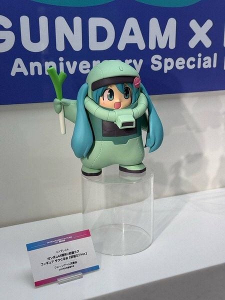 Hatsune Miku Zakugurumi Gundam x Miku Anniversary - Kidou Senshi Gundam Piapro Characters | Bandai Spirits Figure