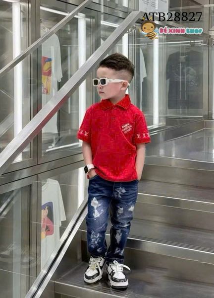 Áo thun cổ bẻ L.V thêu tay dễ thương cho bé trai ATB28826