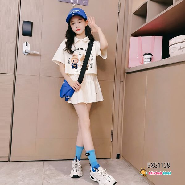 Bộ áo polo LABUBU phom croptop kèm chân váy có chip dễ thương cho bé gái đi chơi, dạo phố BXG1124