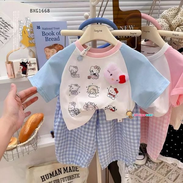 Bộ thun in Hình gắn đầu Hello Kitty quần caro dễ thương cho bé gái BXG1668
