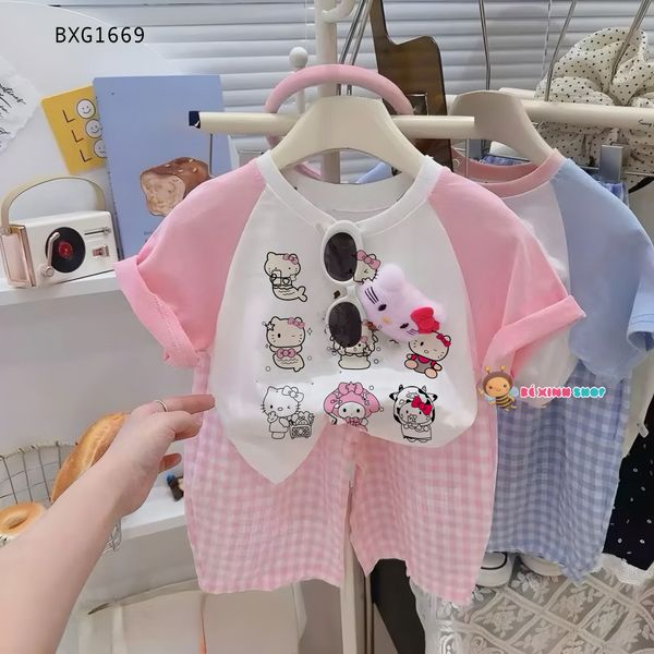 Bộ thun in Hình gắn đầu Hello Kitty quần caro dễ thương cho bé gái BXG1668