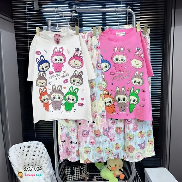 Bộ áo thun in Labubu quần SUÔNG HOẠ TIẾT dễ thương cho bé gái BXG1004