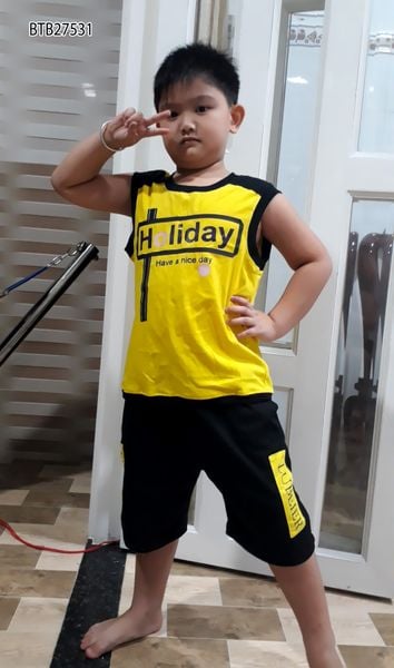 Bộ thun sát nách in chữ HOLIDAY dễ thương cho bé trai mùa hè BTB27531