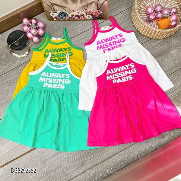 Đầm dây in chữ Paris dễ thương cho bé gái DGB292552