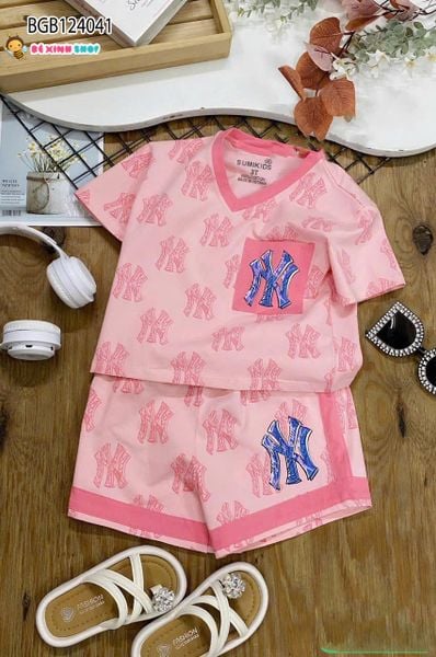 Bộ đùi cổ tim NY phối túi dễ thương cho bé gái BGB124041