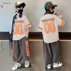 Set áo thun hoạ tiết L V 00 phối quần jogger dễ thương cho bé trai BTB28536