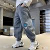 Quần jeans jogger thêu hình dễ thương cho bé trai QTB196655