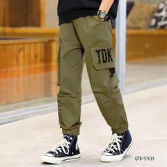 Quần kaki túi hộp chữ K dễ thương cho bé trai QTB197037