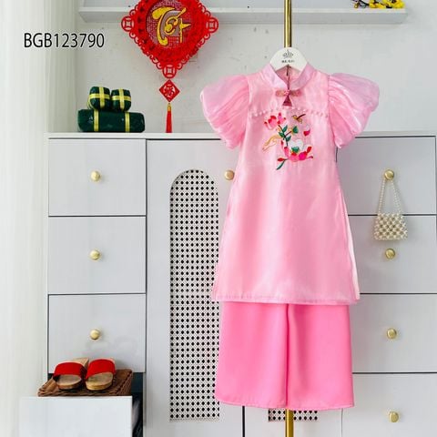 Set áo dài cổ tàu thêu hoa dễ thương cho bé gái ngày Lễ Tết BGB123790